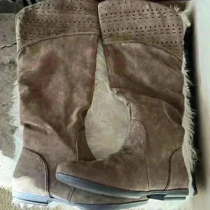 Seven Dials Dillon woman’s fashion boot, size 5.5, brown suede, 10’ zipper​